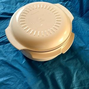 Tupperware Kitchen - Tupperware microwave cooker. Tupperware Kitchen - Tupperware microwave cooker.